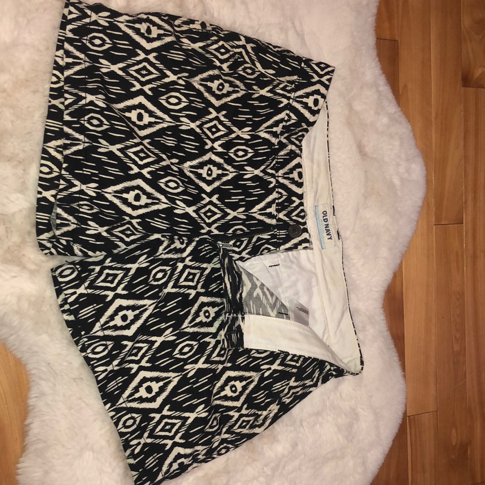 Old navy shorts, size 6